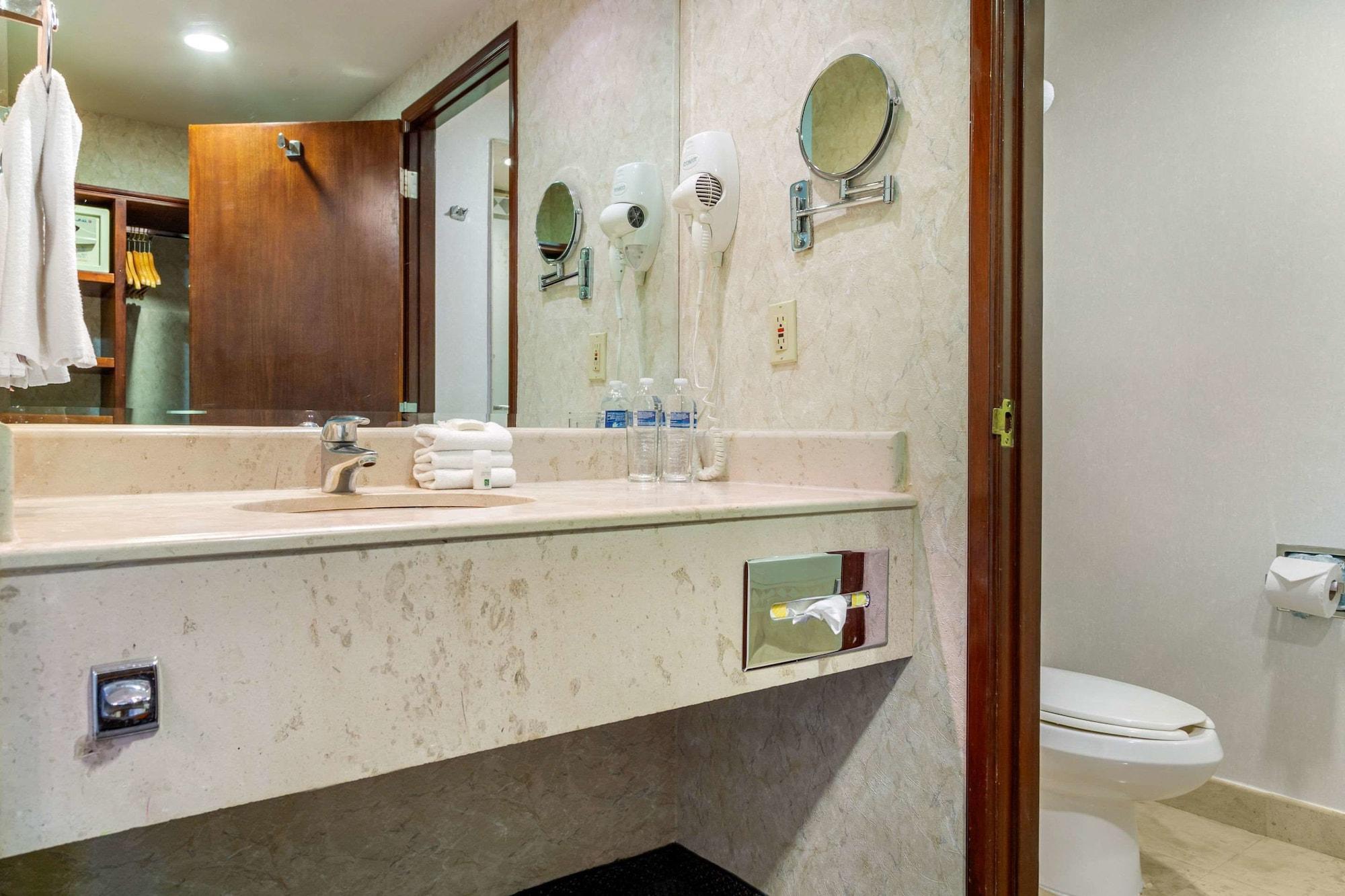 Quality Inn Monterrey La Fe Guadalupe  Εξωτερικό φωτογραφία