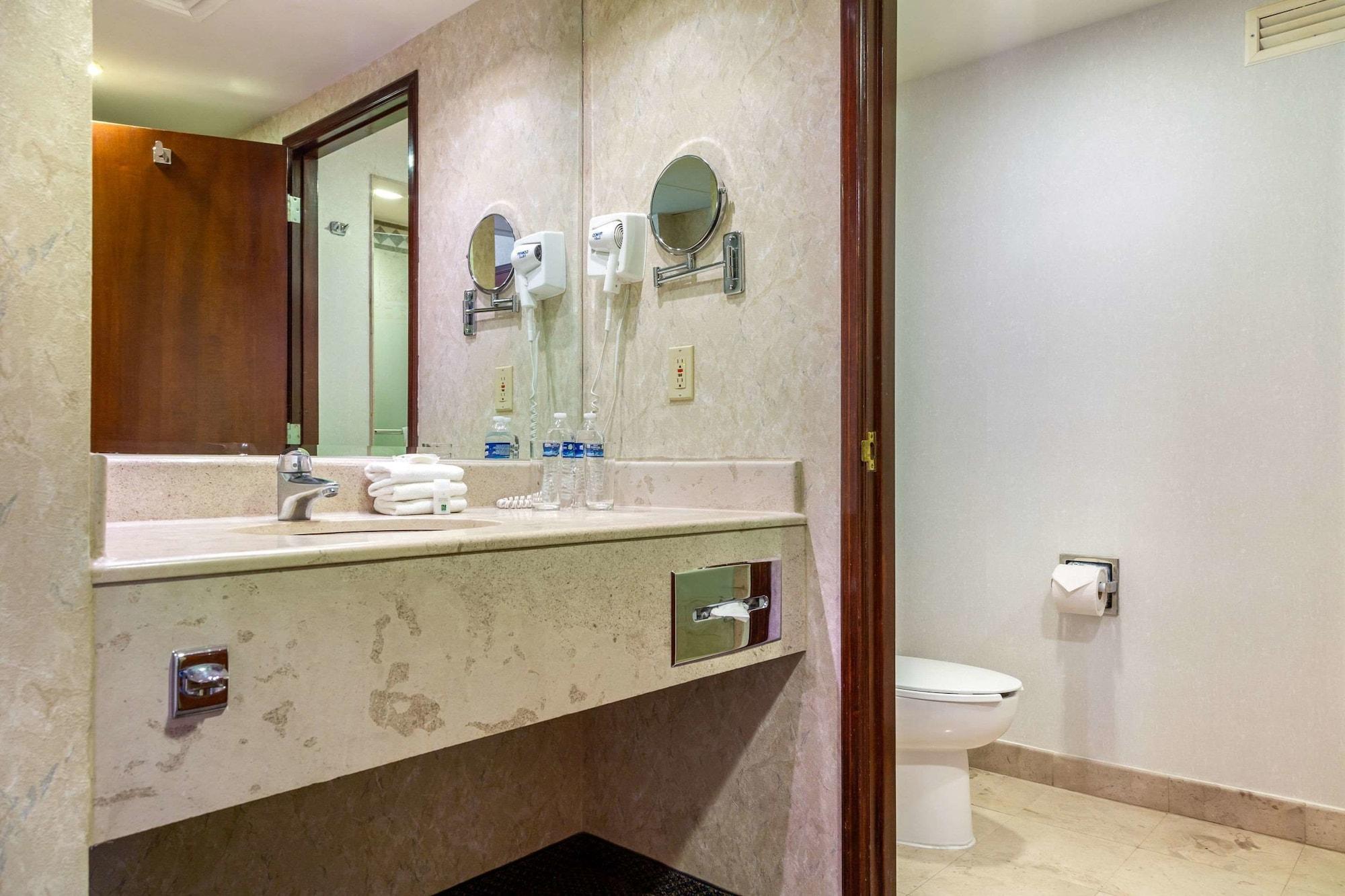 Quality Inn Monterrey La Fe Guadalupe  Εξωτερικό φωτογραφία